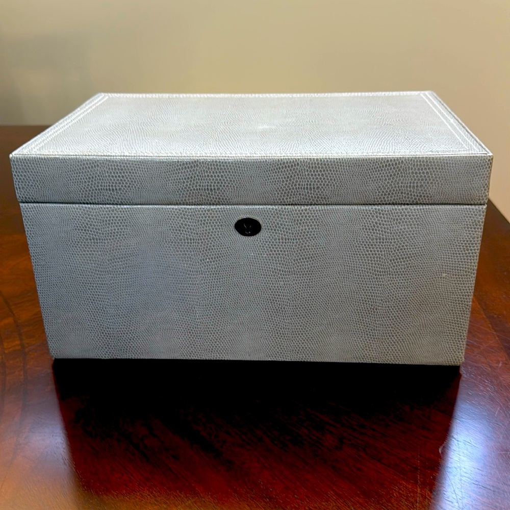 Pottery Barn McKenna large Gray Leather Jewelry Box with key